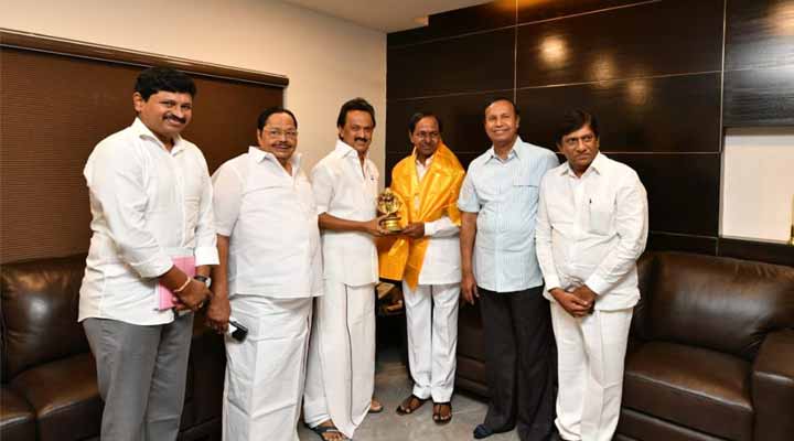 స్టాలిన్తో భేటీ అయిన కేసీఆర్ 2 8a