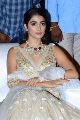 Pooja Hegde At Maharshi Movie Pre Release 5