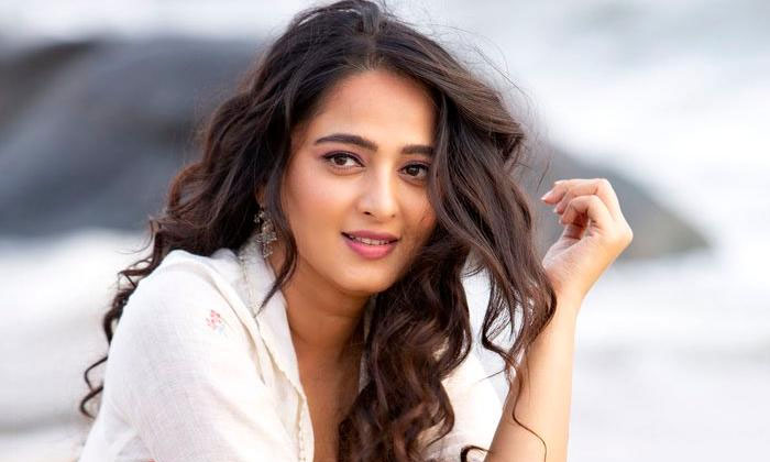 anushka shetty visa issues