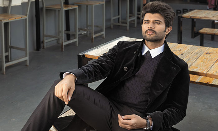 vijay deverakonda lip lock