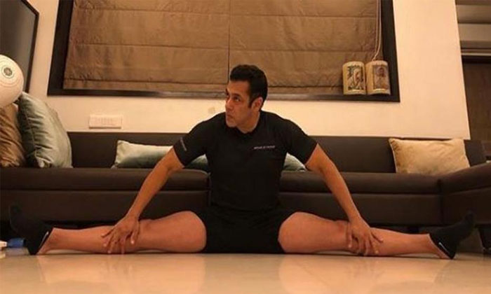 Salman's perfect split proves he is ageless 1 salman khan split