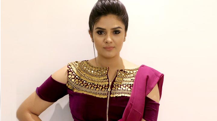 శ్రీముఖి బిగ్బాస్కు అందుకే వచ్చిందట! 1 2 21