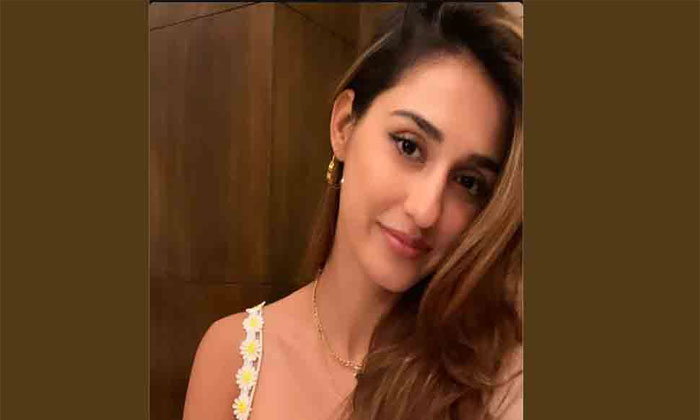 disha patani selfie