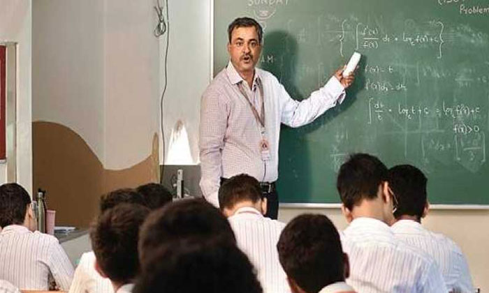 india student teacher ratio