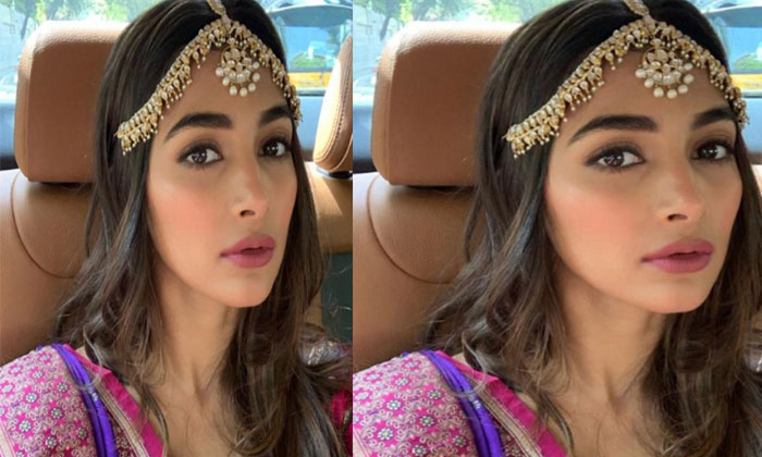 Pooja Hegde nails Kanjeevaram look 1 pooja hegde selfie