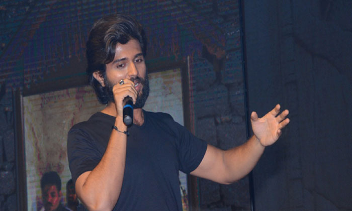 Vijay Deverakonda in tears at Dorasani event 1 vijay deverakonda dorasani crying