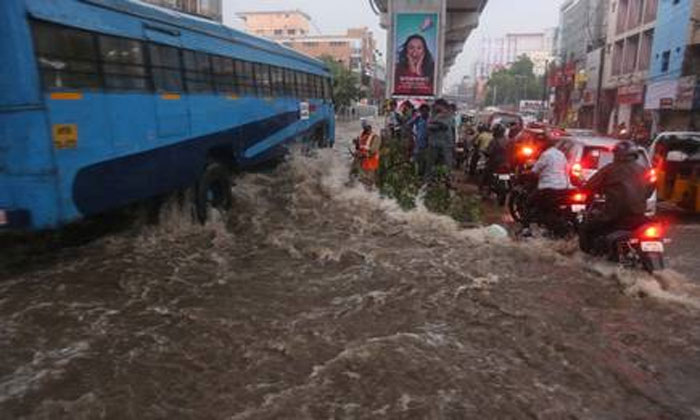 Heavy rains leave Hyderabad inundated 1 Hyderabad rains