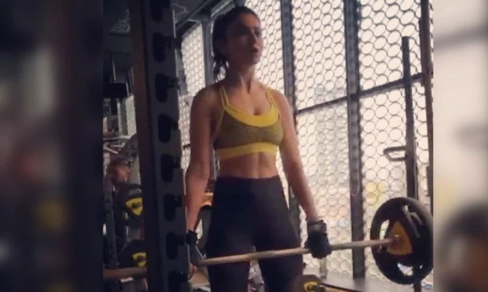 rakul preet deadlift
