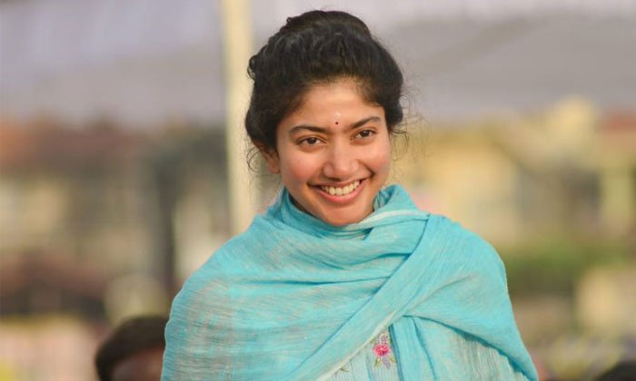 Public fails to recognize this actress 1 sai pallavi virta parvam