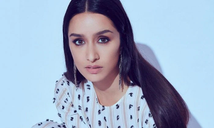 shraddha kapoor college dropout