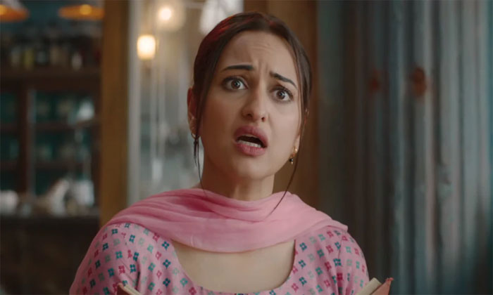 Netizens troll actress, calls her 'dumb' 1 sonakshi KBC trolled