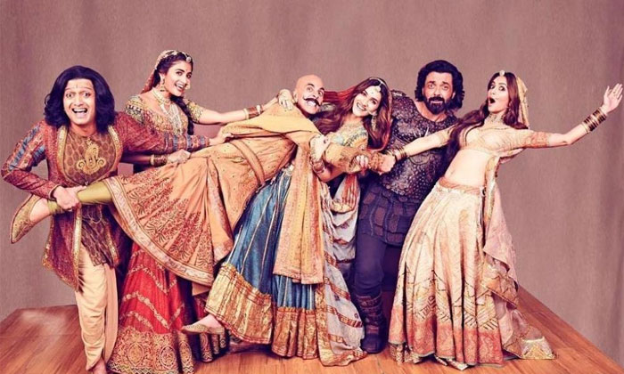 Housefull 4 review : More like a haggard circus 1 housefull 4 review