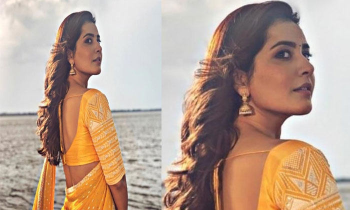 Raashi Khanna stunning pic from Venky Mama set 1 raashi khanna