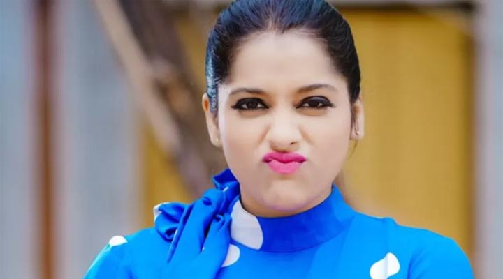 లెస్బియన్ గా రష్మీ.. 1 5 11