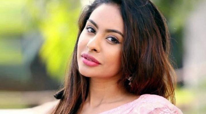 సురేష్ బాబు, నానిపై ఐటీ దాడులు శ్రీరెడ్డి సంచలన వ్యాఖ్యలు 1 6 20