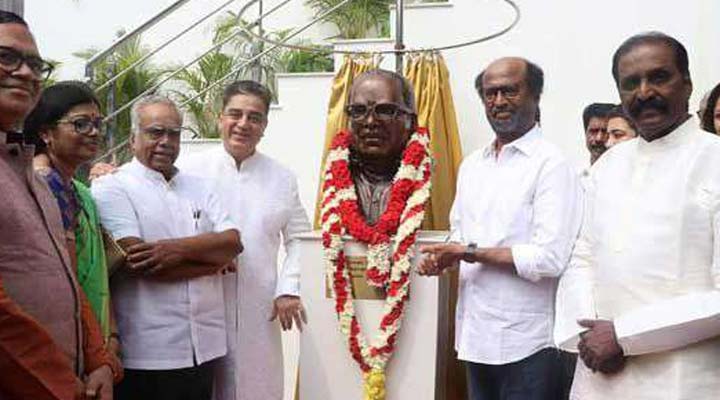 ఒక వేదికపై మెరిసిన రజనీ, కమల్ 2 7a 1