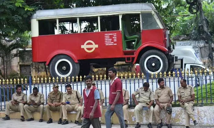 Hussain Sagar sealed to foil 'Chalo Tankbund' march 1 Hussain Sagar tsrtc strike