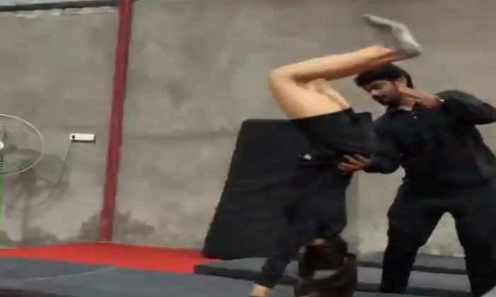 Rashmika viral video will leave you stunned! 1 rashmika backflip