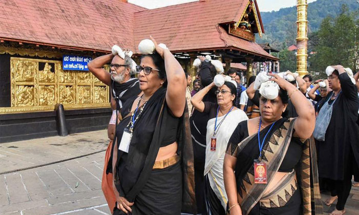 3 Vijayawada women not allowed Sabarimala darshan 1 vijayawada women sabrimala