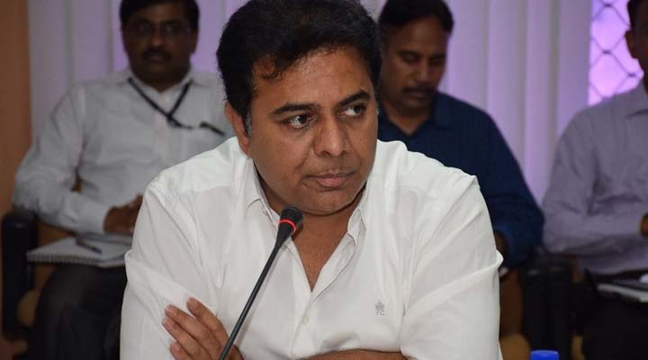 మహిళా కమిషన్ చైర్పర్సన్ వాస్తవాలు తెలుసుకుని మాట్లాడాలి: కేటీఆర్ 1 17