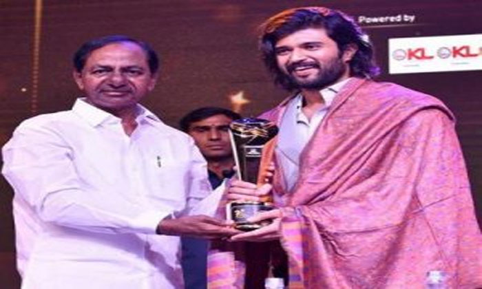 KCR vijay deverakonda TV9 award
