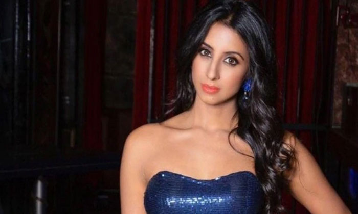 Sanjjanaa Galrani hits producer