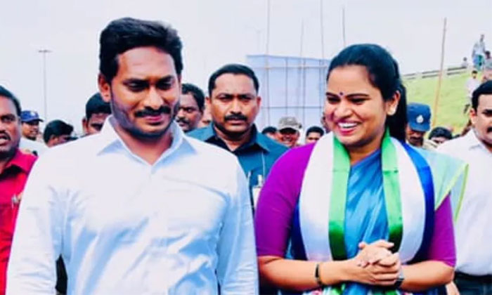 2 held for objectionable posts on Vidadala Rajini 1 YSRCP MLA Vidadala Rajini facebook post