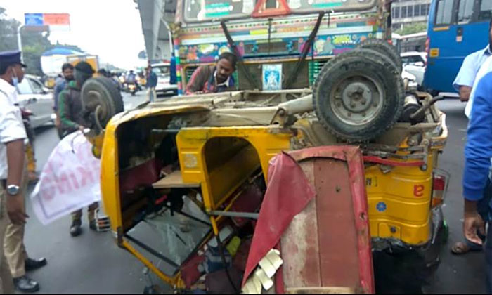Student dies after truck hits auto in Hyderabad 1 class 7 kills hyderabad