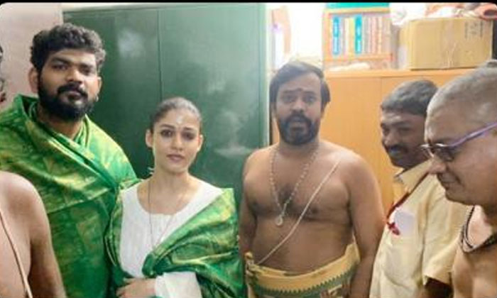 Nayanthara with beau at temple 1 nayanthara vignesh kanyakumari temple