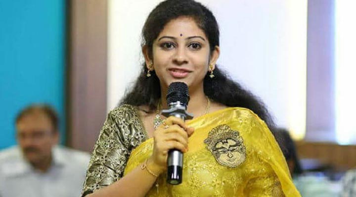 బీజేపీలో చేరిన యామిని శర్మ 1 1 3