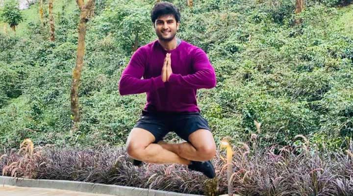 గాలిలో సుధీర్ బాబు ఆసనాలు ఫొటోలు .. వైరల్ 1 7 2