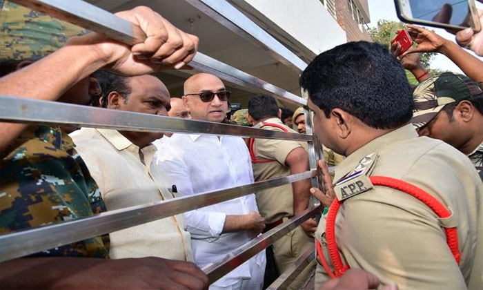 Amaravati protests: TDP MPs placed under house arrest 1 TDP MPs house arrest