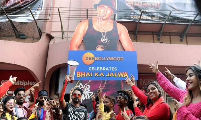 delhi tops bokking charts