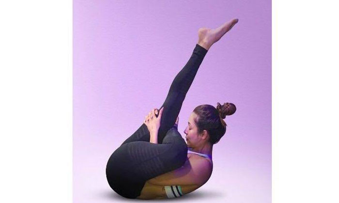 Malaika Arora amazes with her posture! 1 malaika yoga