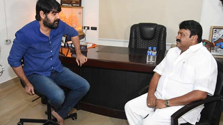 శ్రీకాంత్ను పరామర్శించిన తెలంగాణ మంత్రులు 1 13 12