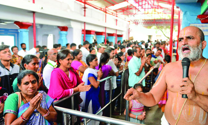 Ahead of Trump visit, H1B aspirants throng to Chilkur Balaji Temple 1 H1B visa Visa balaji