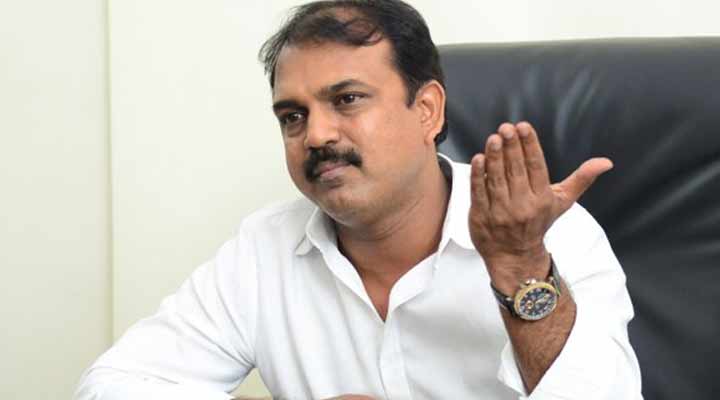 నిర్మాతగా మారనున్న దర్శకుడు! 1 15 4