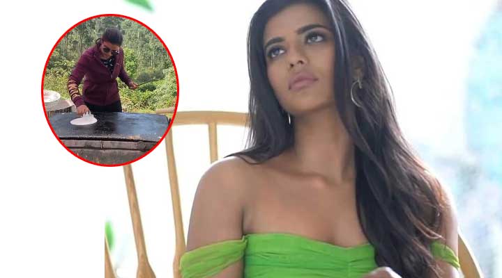 రోడ్డు పక్కన దోసలేసుకుంటున్న హీరోయిన్ 1 7 6