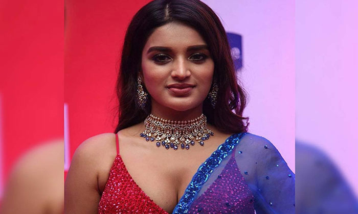 Nidhhi struggling hard to get takers 1 Nidhhi Agerwal ismart shankar