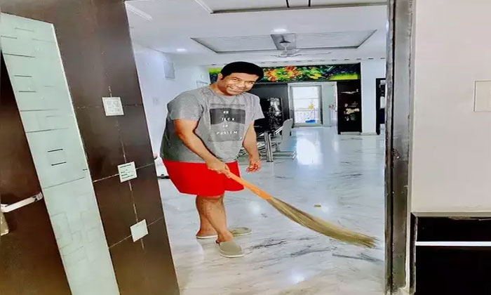 Tollywood actor brooming his house 1 vennela kishore broom