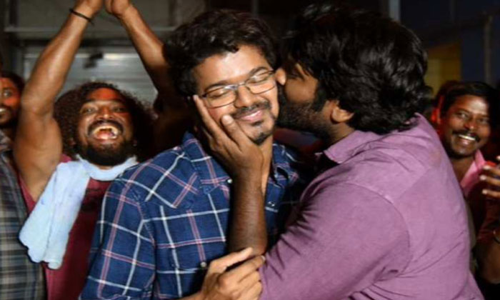 vijay sethupathi thalapathy vijay kiss