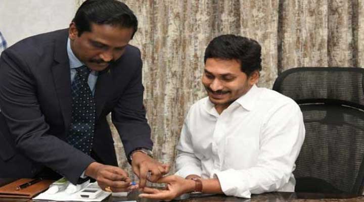 కరోనా టెస్ట్ చేయించుకున్న ఏపీ సీఎం 1 10 16