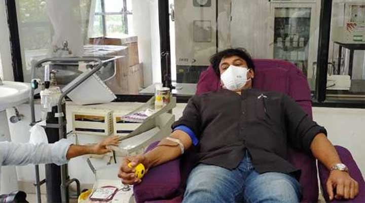 రక్తదానం చేసిన చిరంజీవి 1 6 18