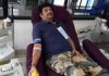 భార్యతో కలిసి రక్తదానం చేసిన నటుడు