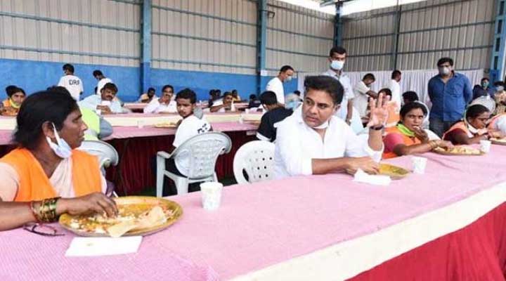 జీహెచ్ఎంసీ సిబ్బందితో కలిసి లంచ్ చేసిన కేటీఆర్ 1 9 20