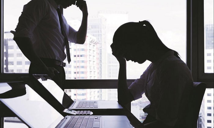 LinkedIn 25wokforce incomes fall