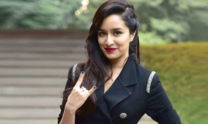 Shraddha Kapoor gun