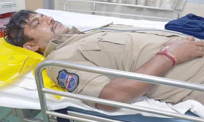 hdyerabda cop praveen attacked