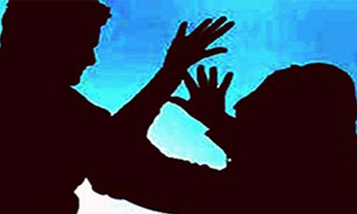 husban chews off wife nose