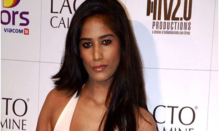 Actress violates lockdown, arrested 1 poonam panday arrested